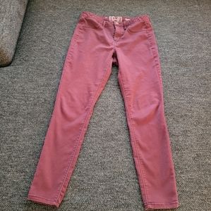 So maroon size 11 jegging